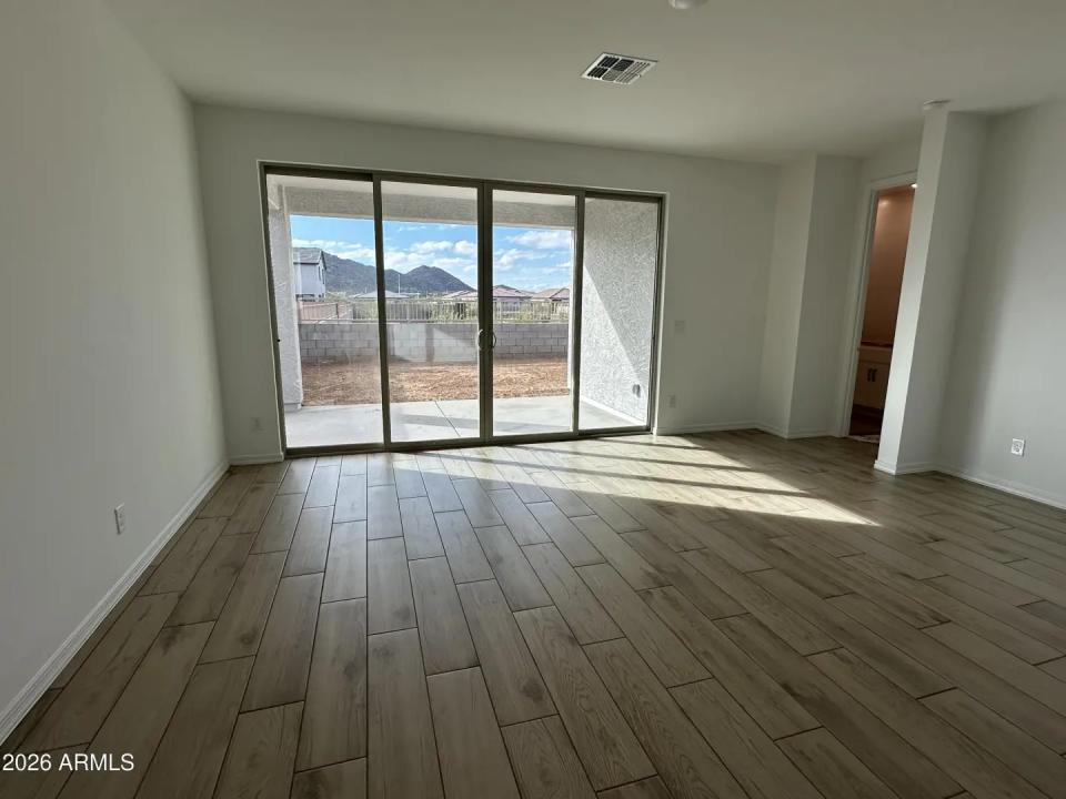 Real Estate Picture 8