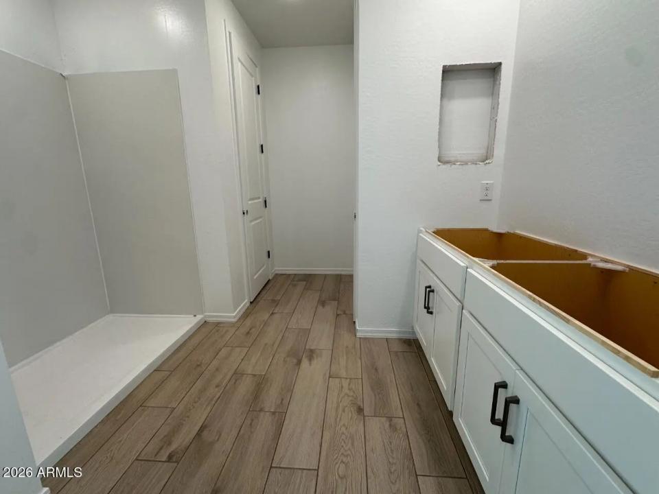 Real Estate Picture 9