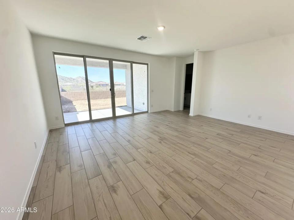 Real Estate Picture 5