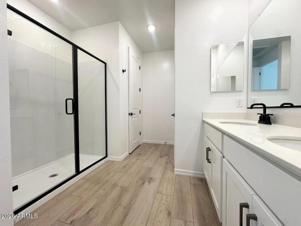 Real Estate Picture 7