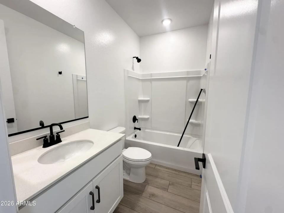 Real Estate Picture 8