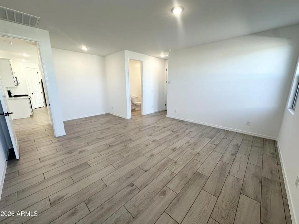 Real Estate Picture 9