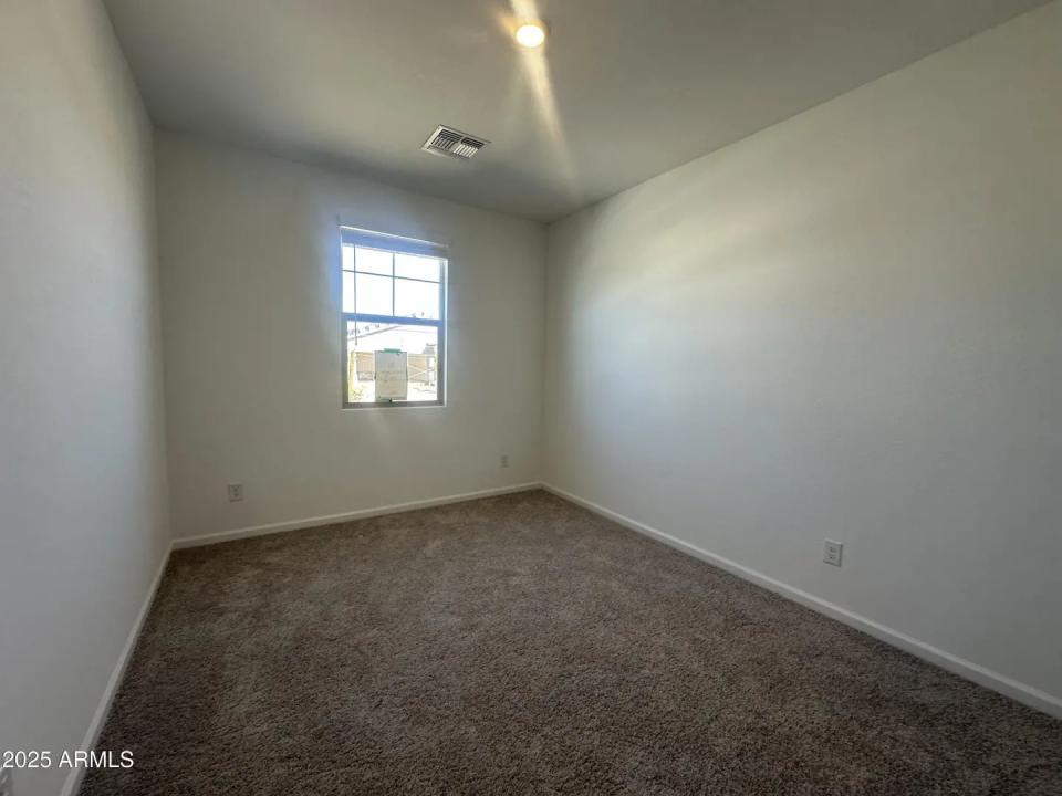 Real Estate Picture 4