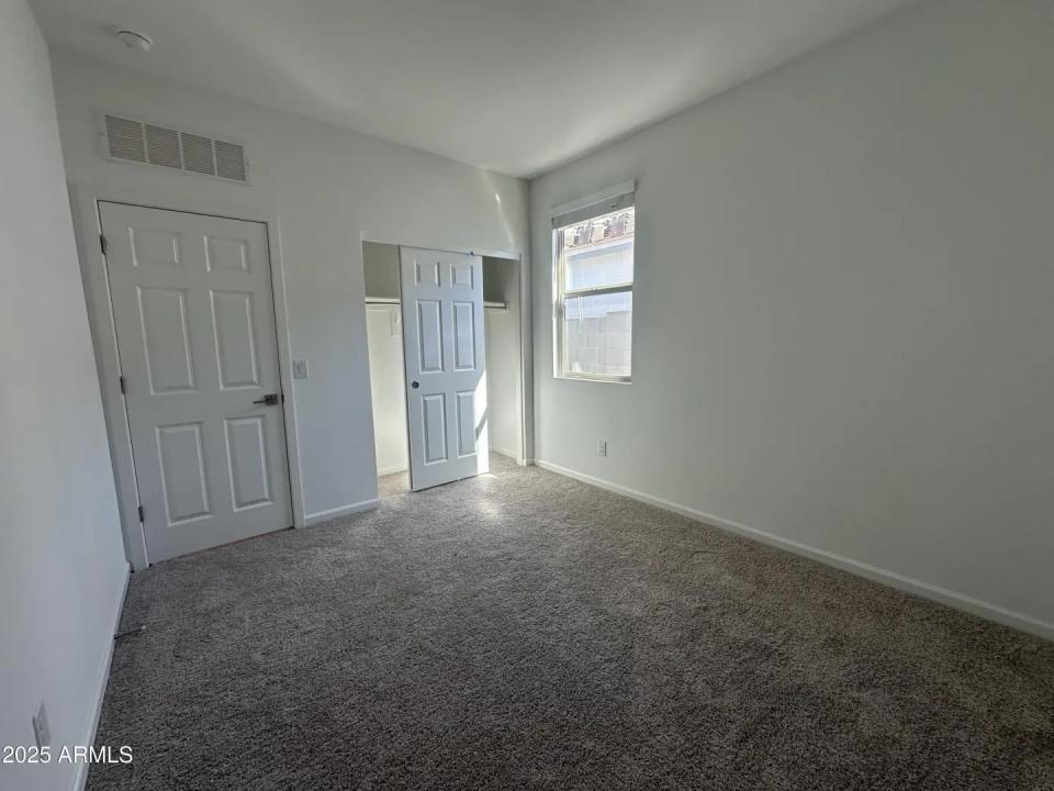 Real Estate Picture 9
