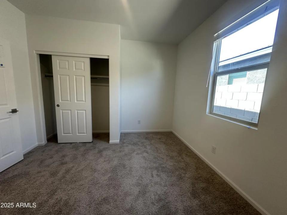 Real Estate Picture 11