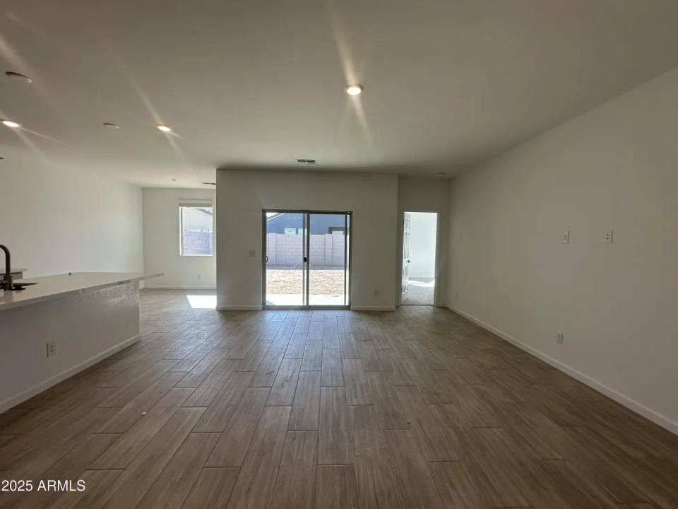 Real Estate Picture 14