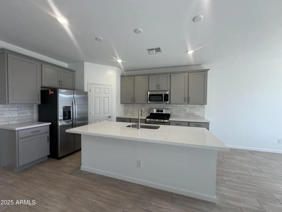 Real Estate Picture 16