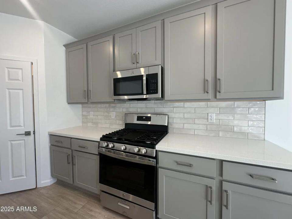 Real Estate Picture 18