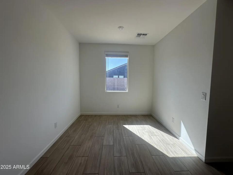 Real Estate Picture 19