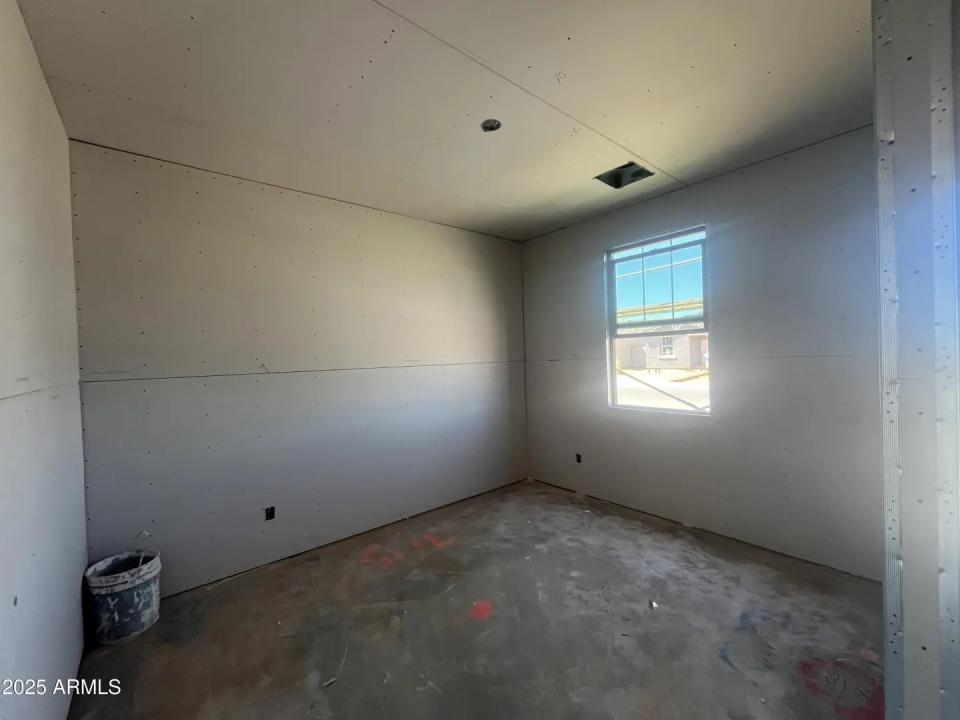 Real Estate Picture 4
