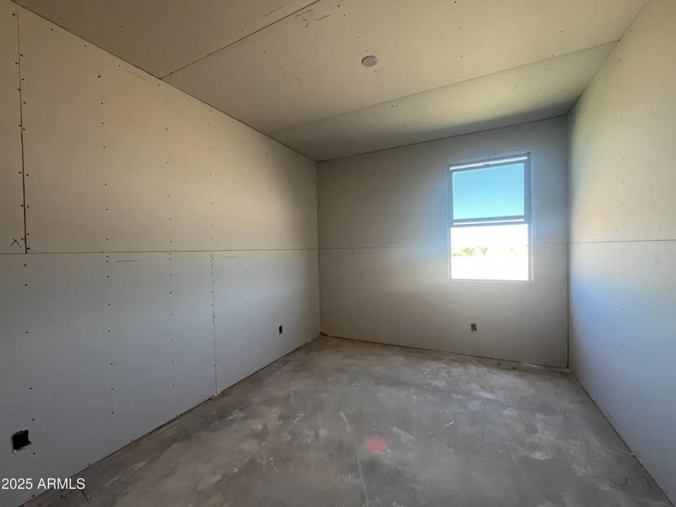 Real Estate Picture 11