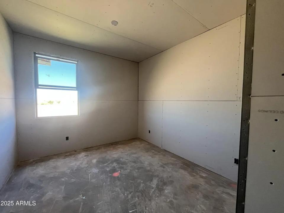 Real Estate Picture 12