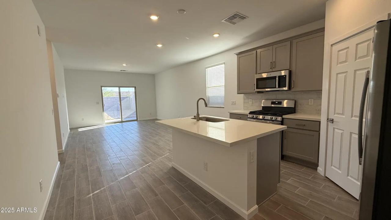 Real Estate Picture 8