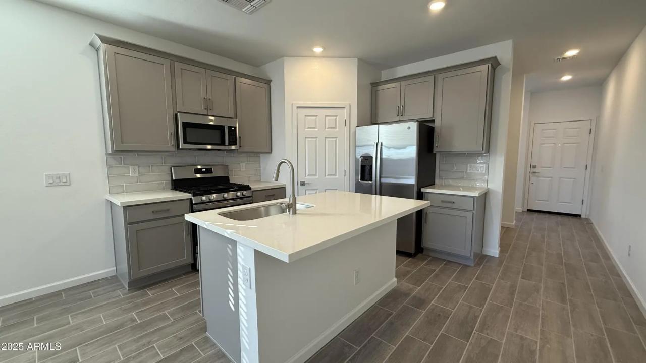 Real Estate Picture 9