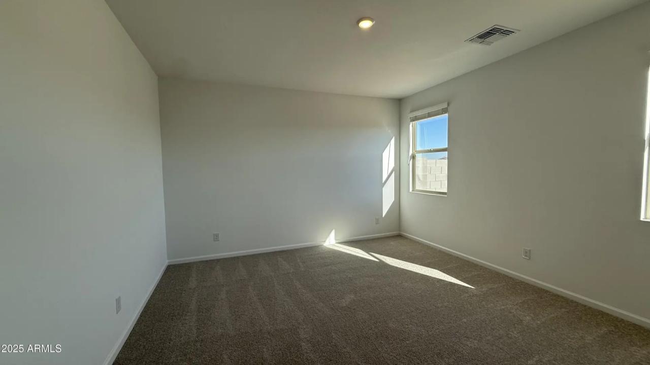 Real Estate Picture 12