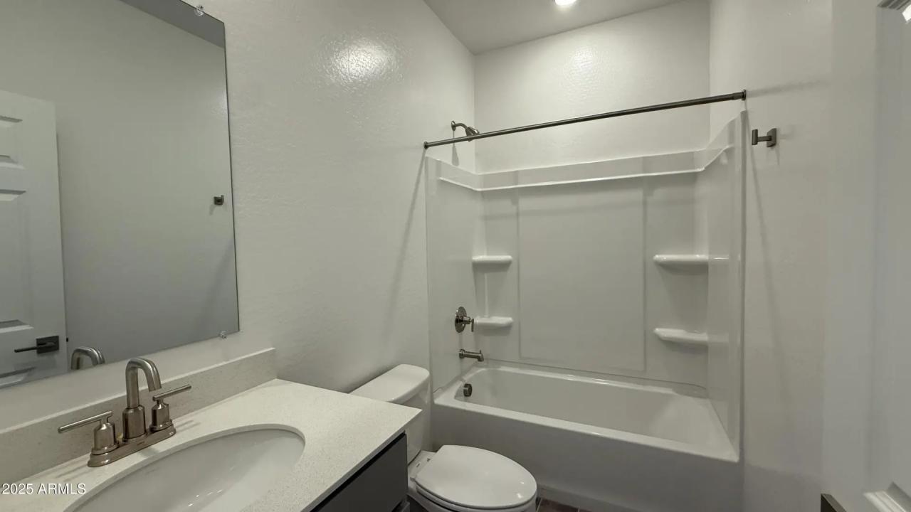 Real Estate Picture 16