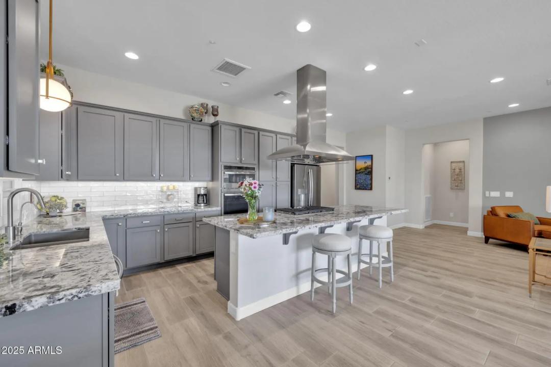 Real Estate Picture 18