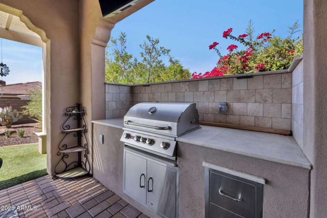 Real Estate Picture 7