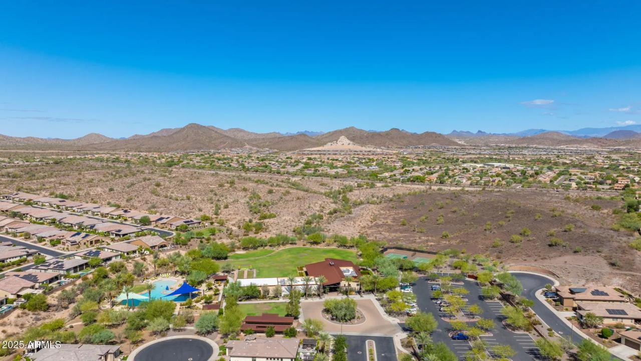 Real Estate Picture 50