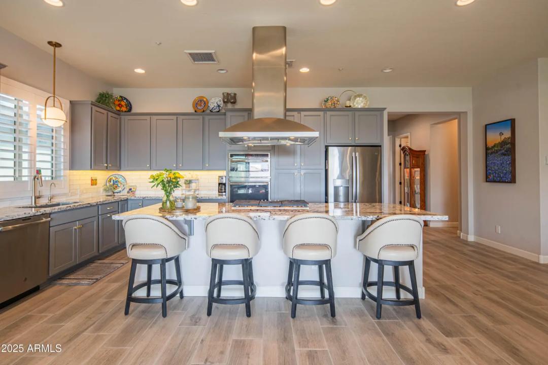 Real Estate Picture 11