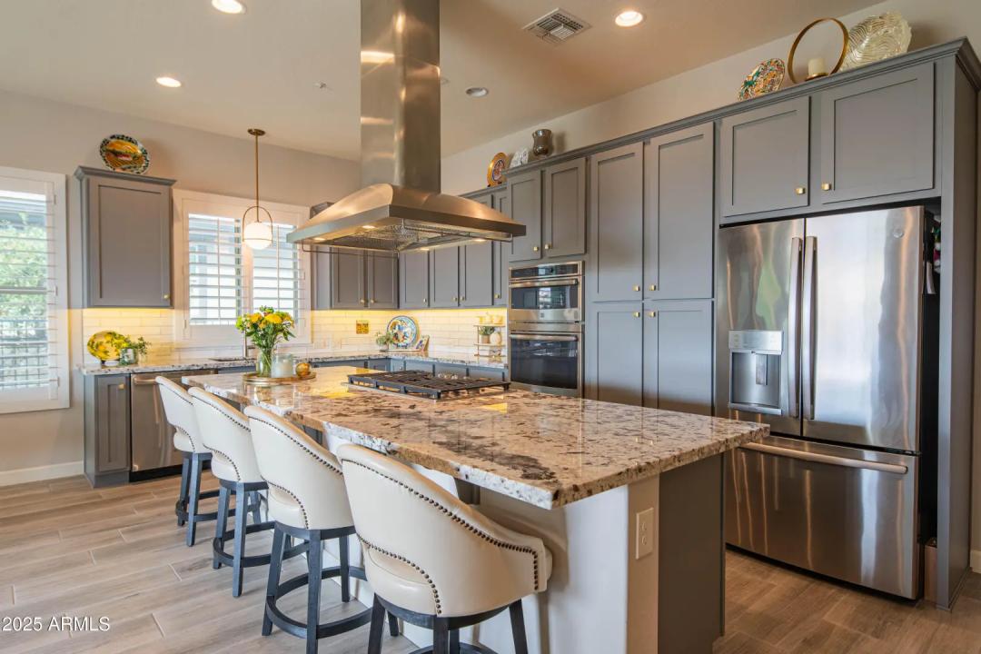 Real Estate Picture 12