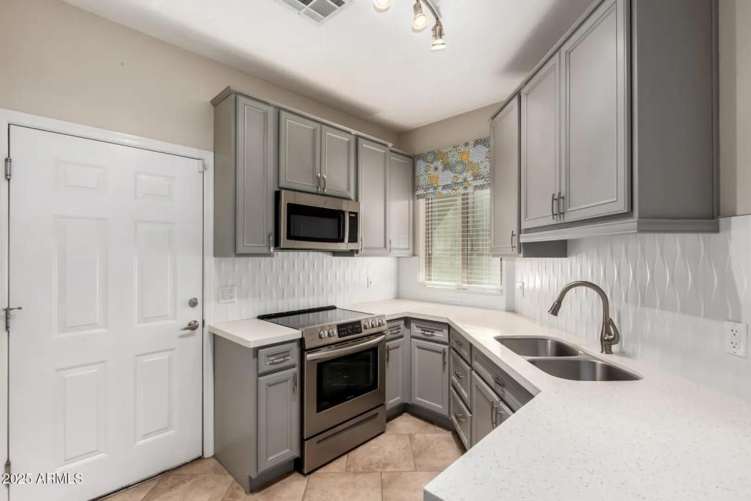 Real Estate Picture 9