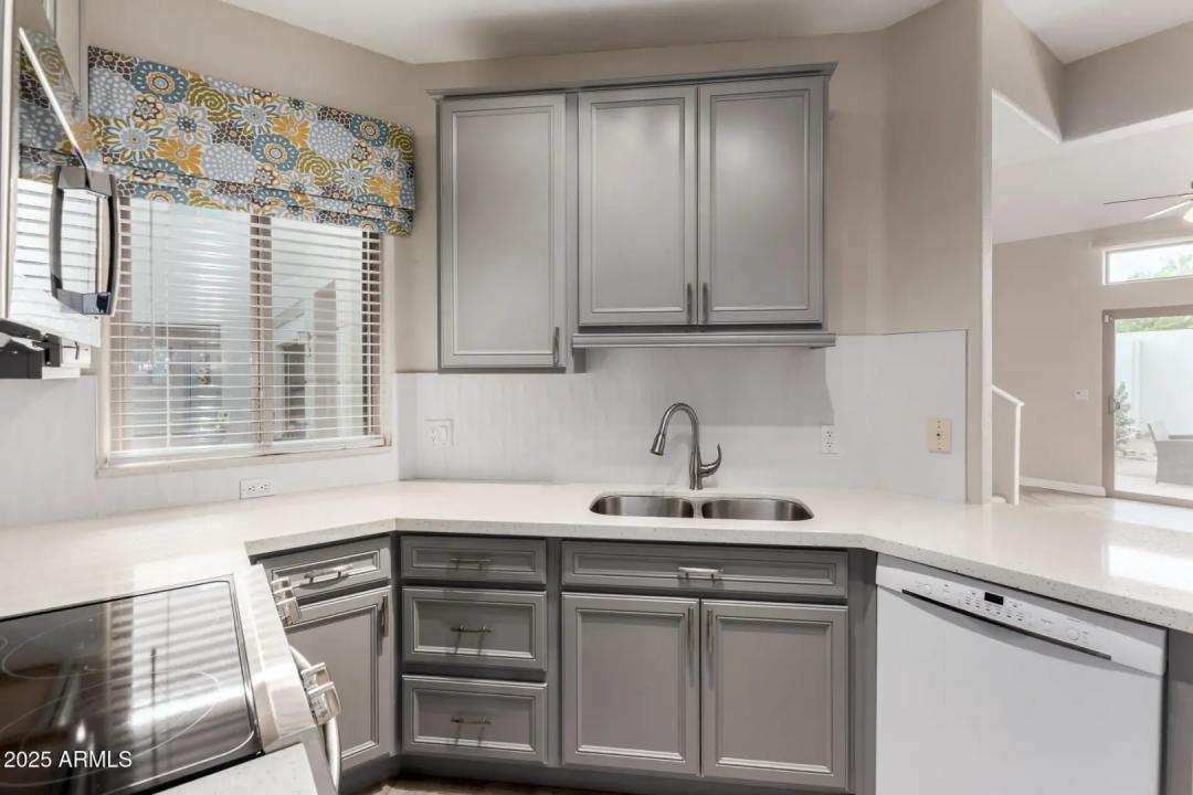 Real Estate Picture 11