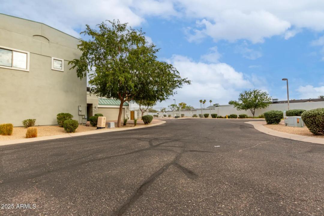 Real Estate Picture 30