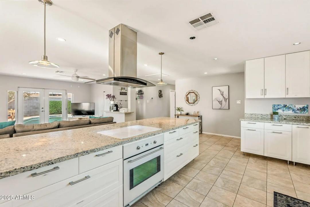 Real Estate Picture 8