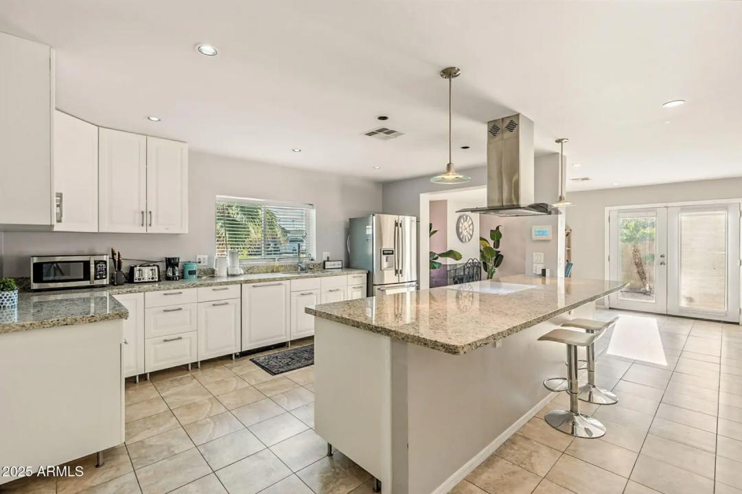 Real Estate Picture 7