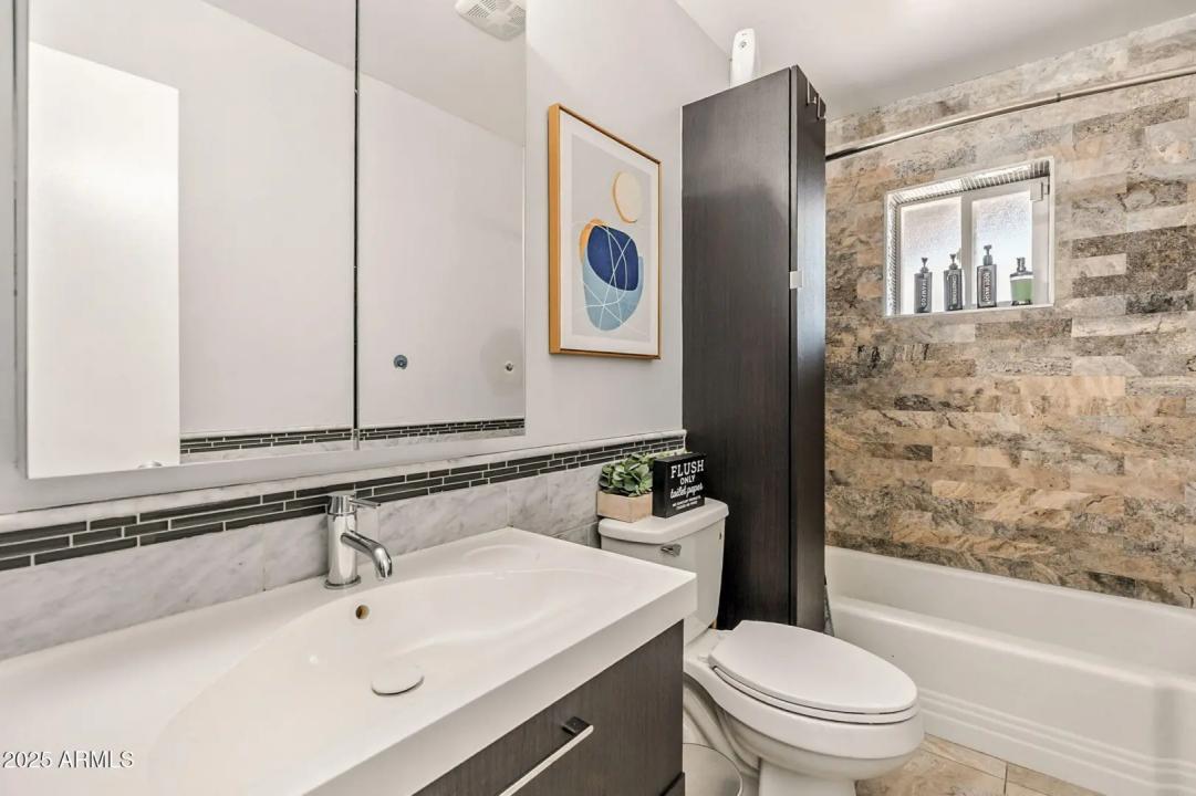 Real Estate Picture 17