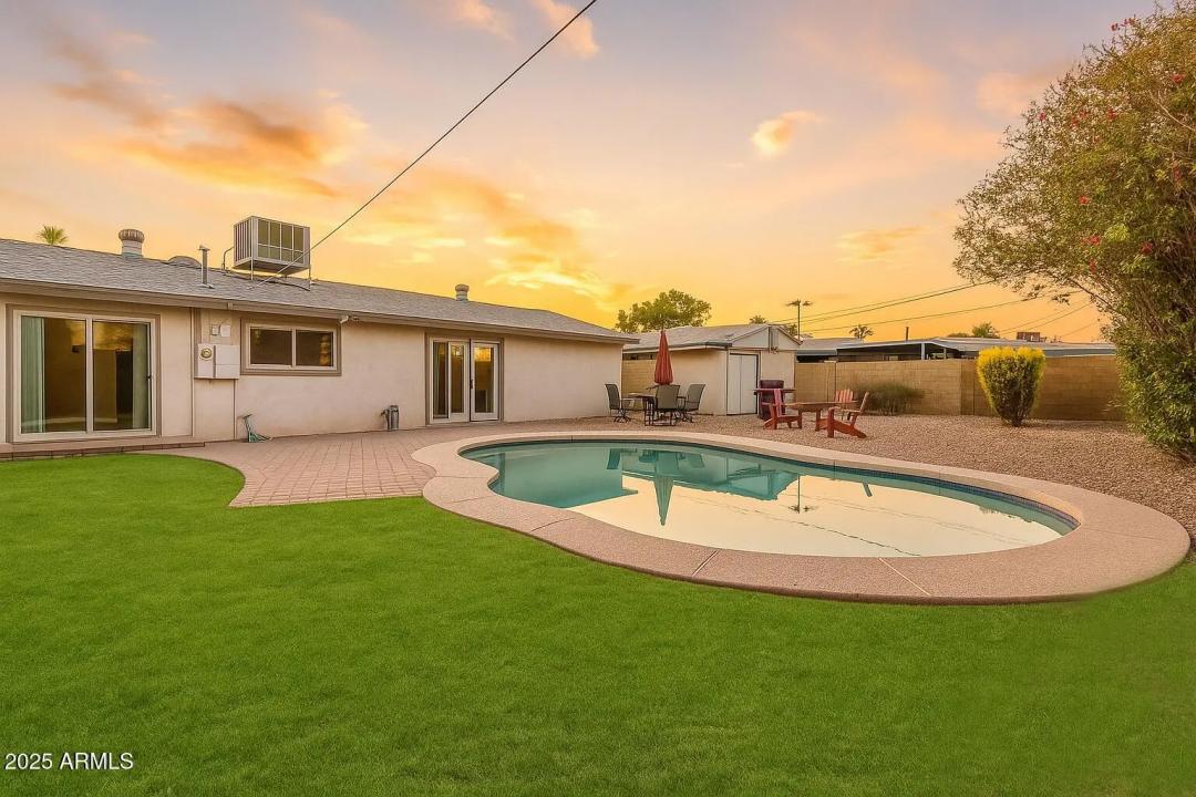 Real Estate Picture 3