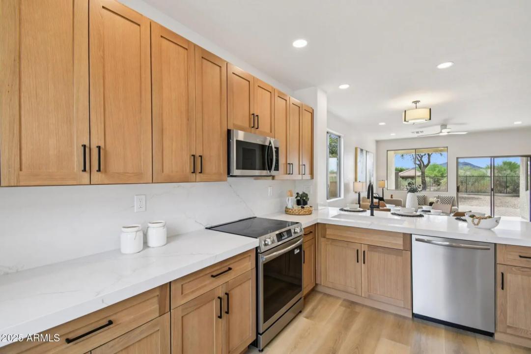 Real Estate Picture 12