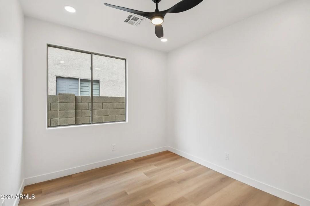 Real Estate Picture 32