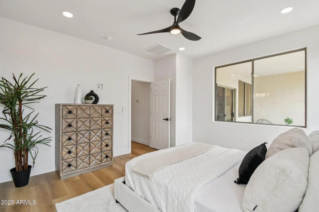 Real Estate Picture 18