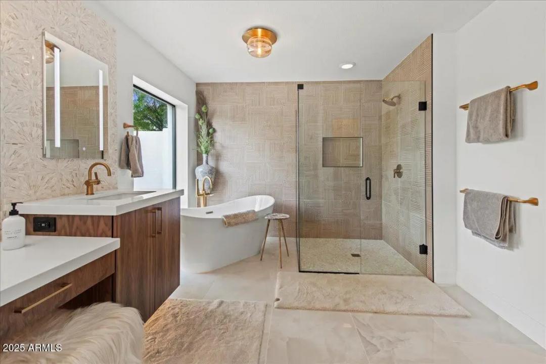 Real Estate Picture 25