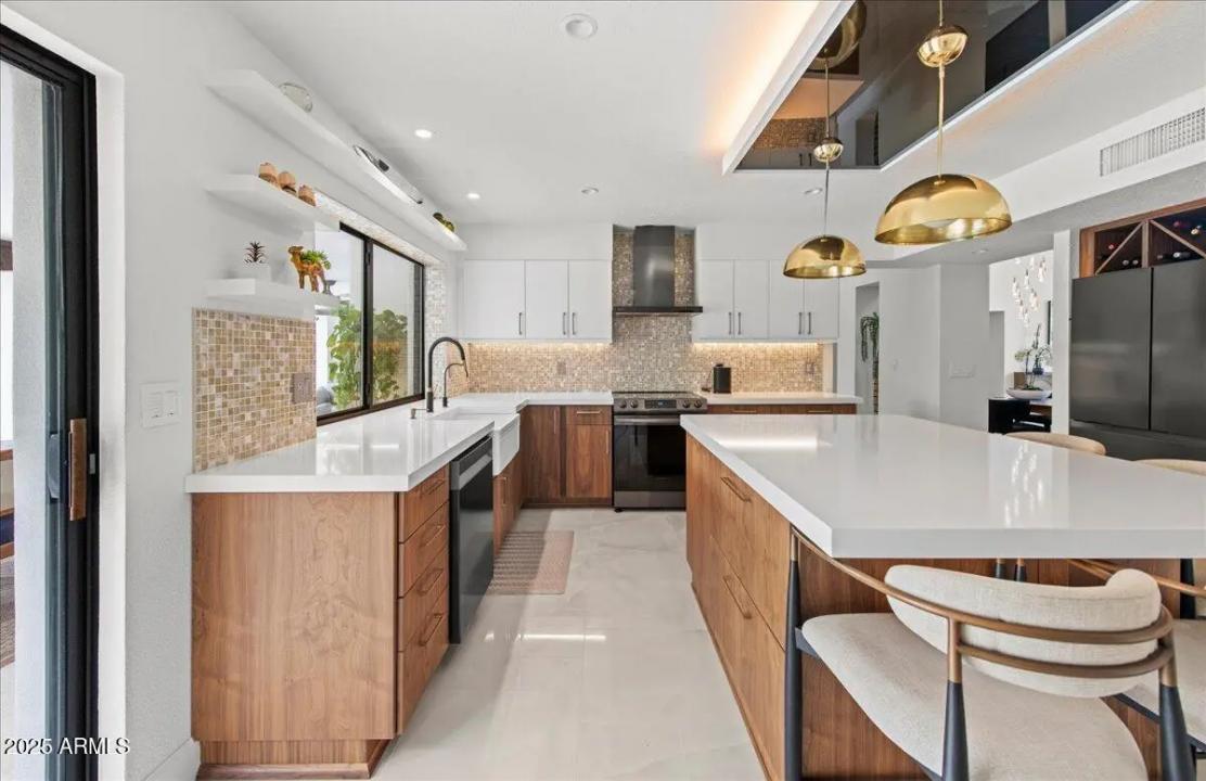 Real Estate Picture 16
