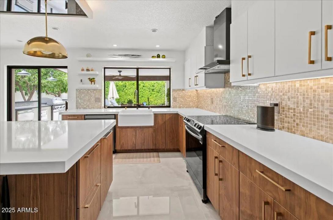 Real Estate Picture 14