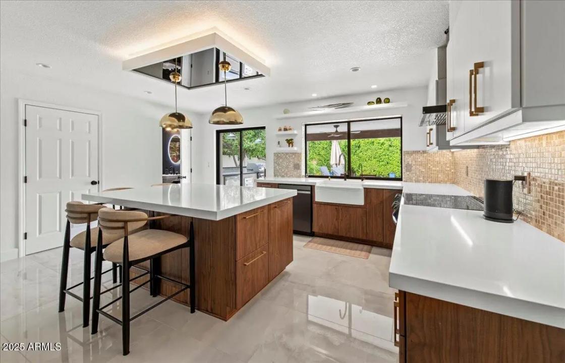Real Estate Picture 13