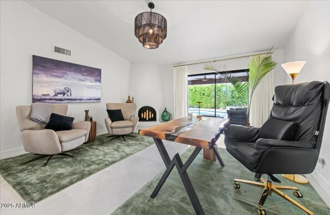 Real Estate Picture 11