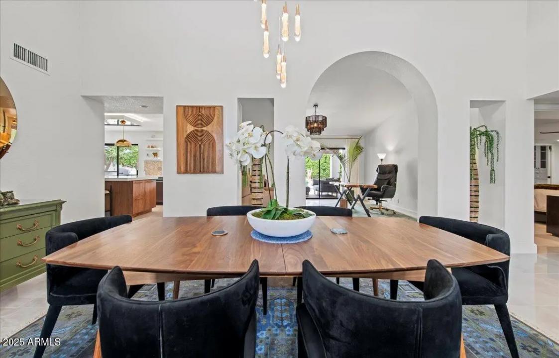 Real Estate Picture 9