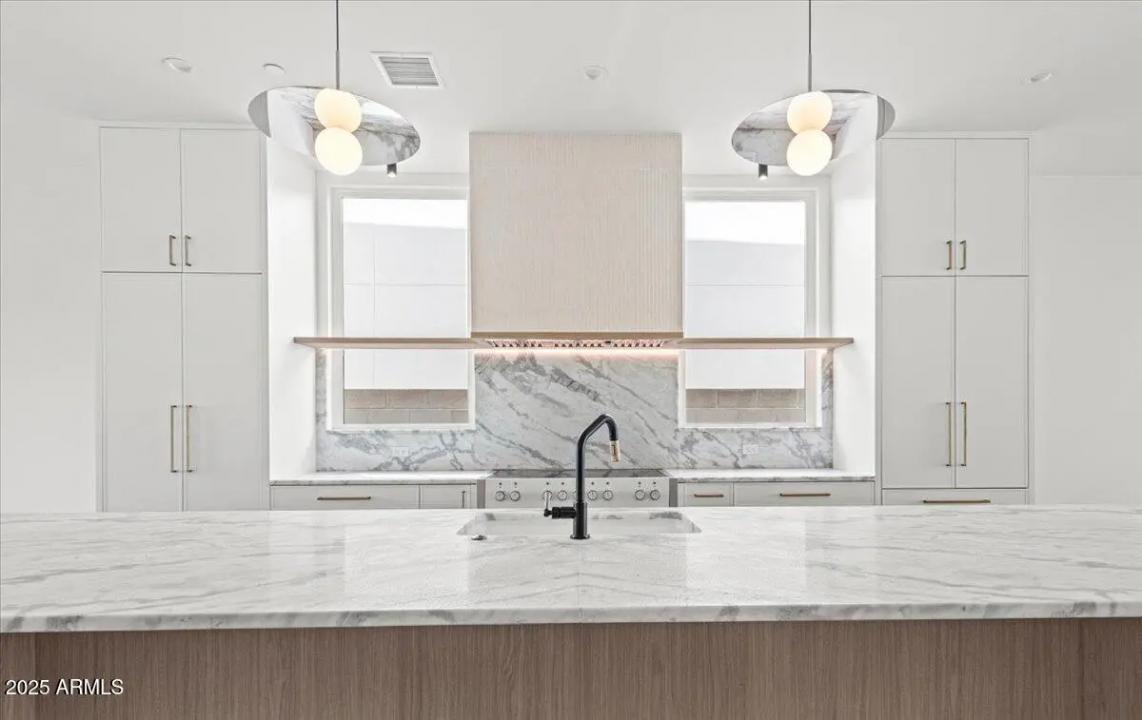 Real Estate Picture 4
