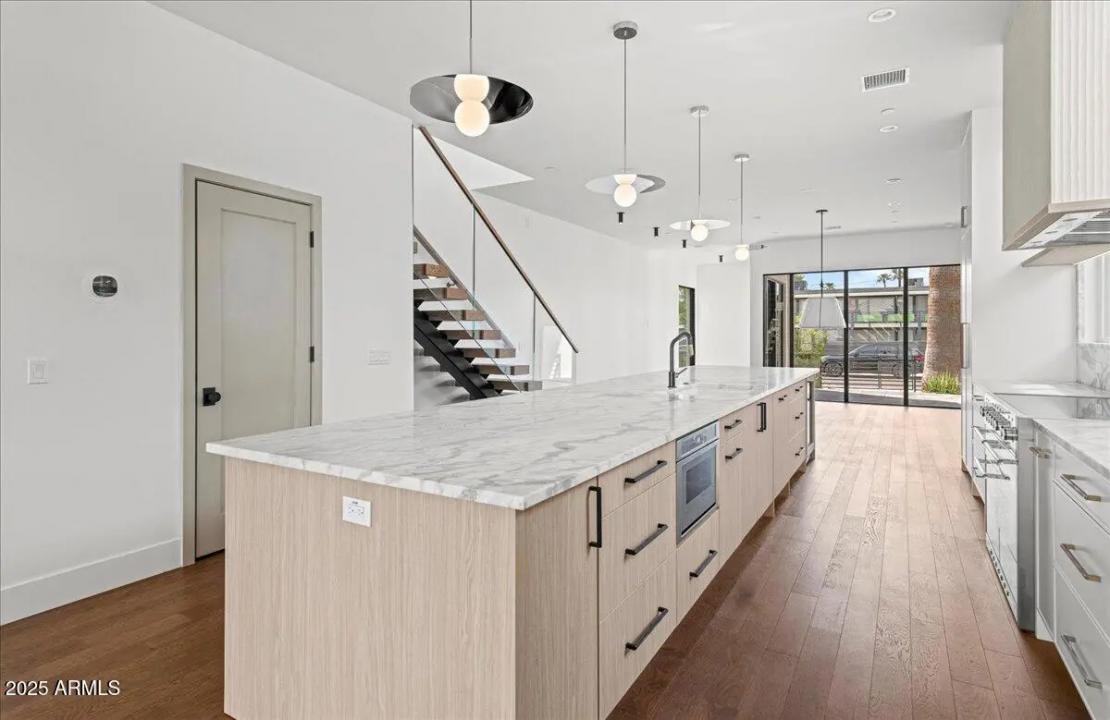 Real Estate Picture 7
