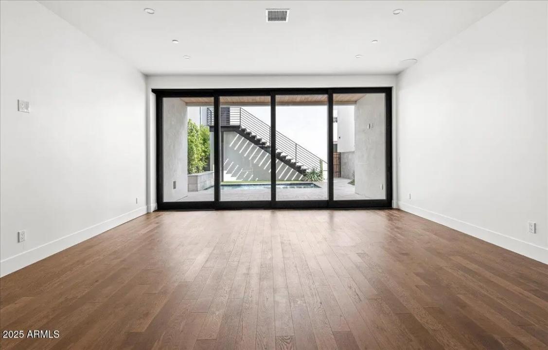 Real Estate Picture 8