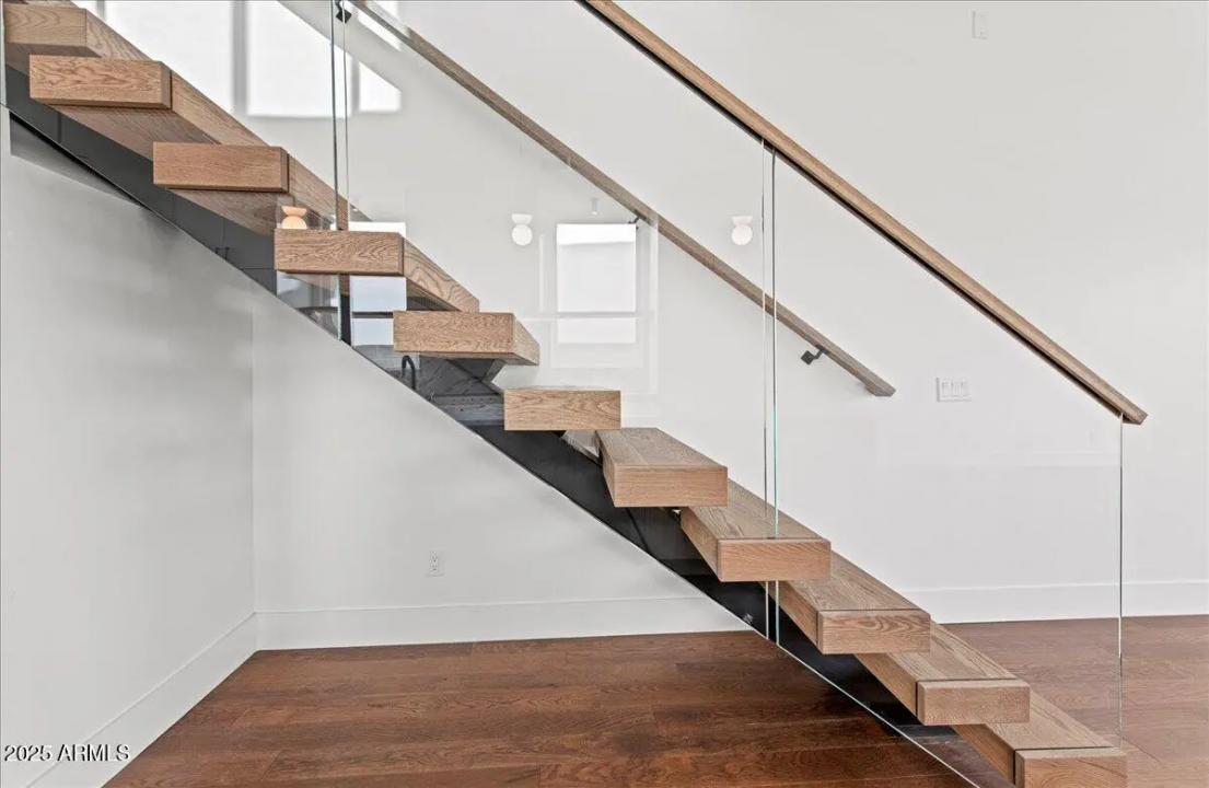 Real Estate Picture 10