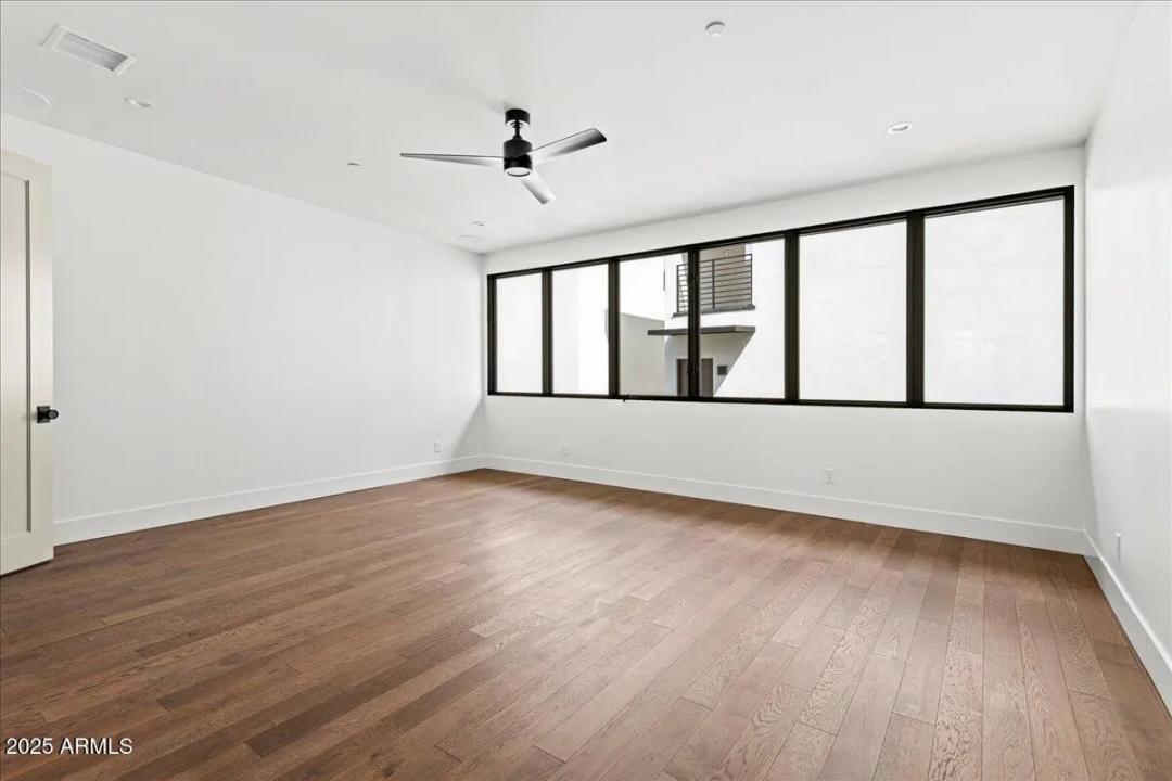 Real Estate Picture 12