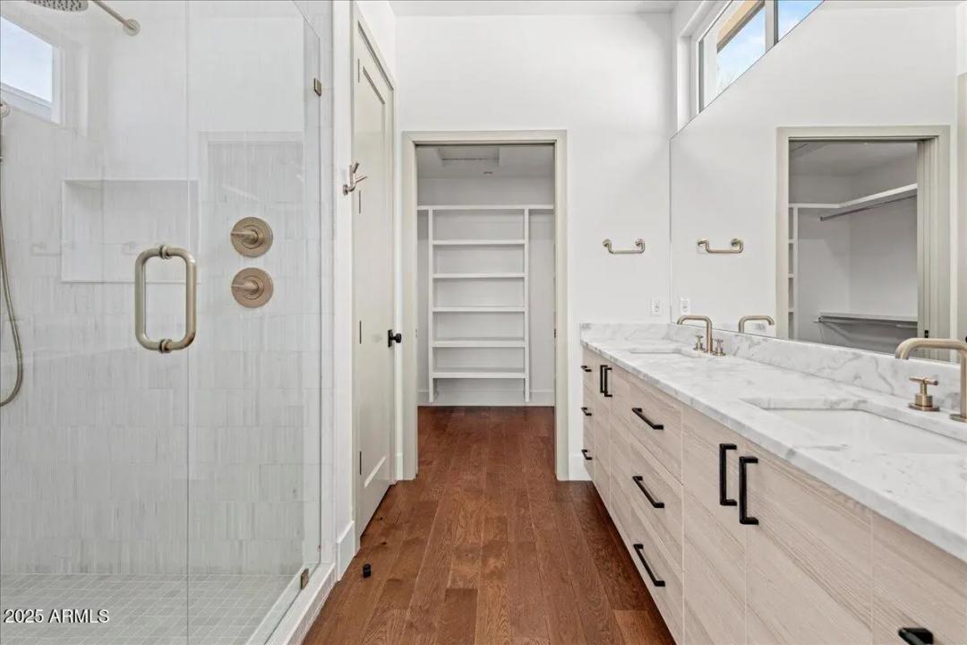 Real Estate Picture 14