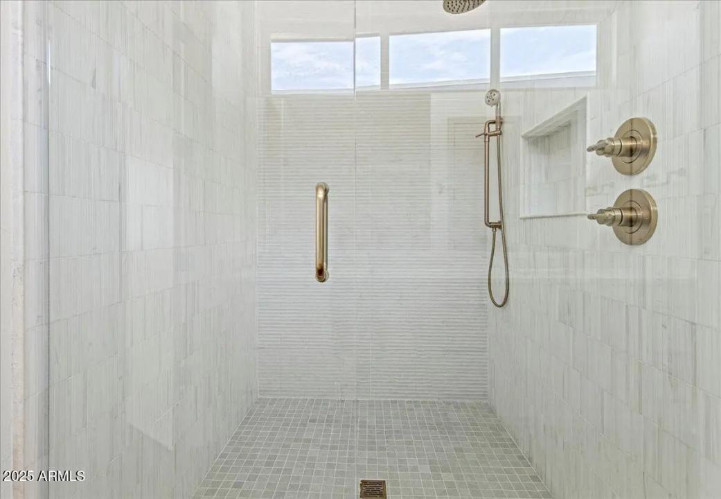 Real Estate Picture 16