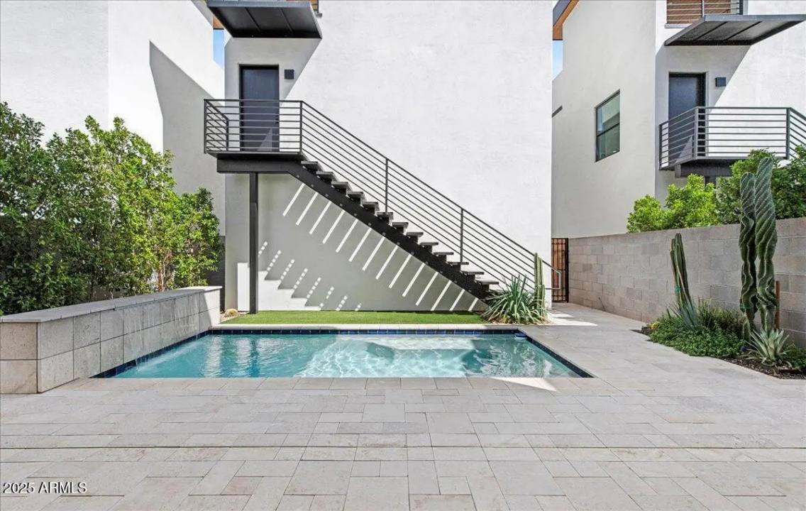 Real Estate Picture 25