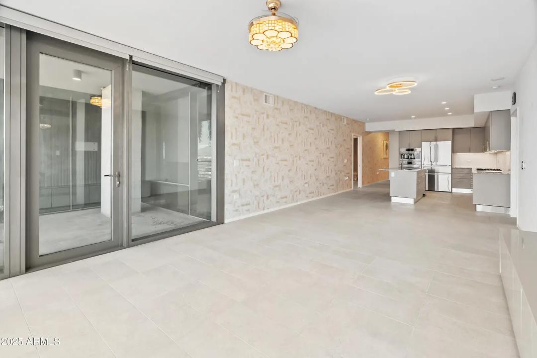 Real Estate Picture 14